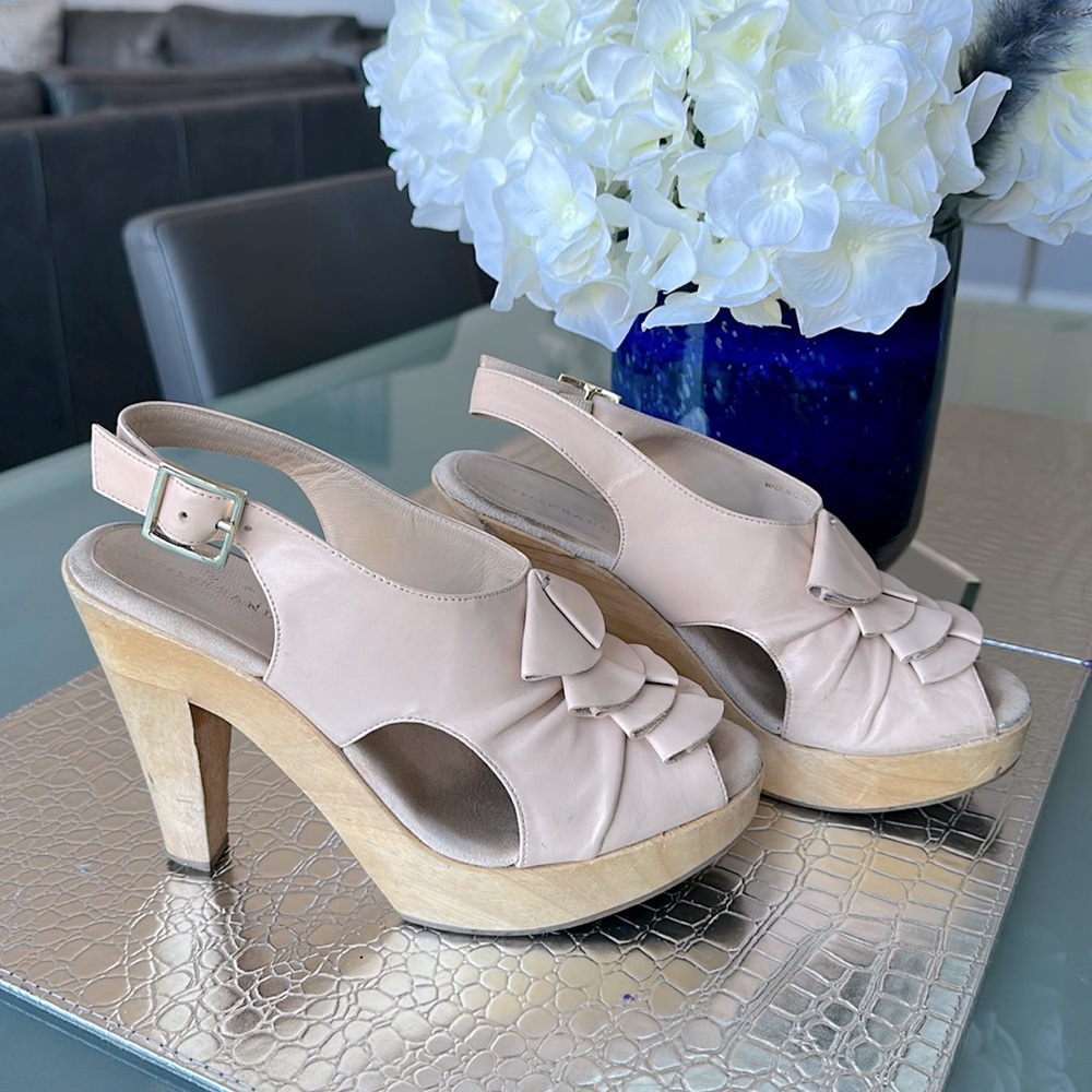 Loeffler Randall nude leather peep toe platform sandals w/ pleated ruffle detail